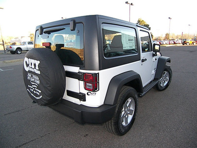 jeep wrangler 2013 bright white suv sport gasoline 6 cylinders 4 wheel drive automatic 81212