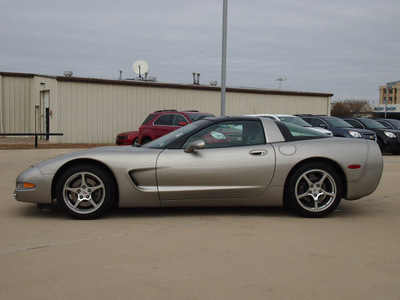 chevrolet corvette 2000 lt  gray hatchback gasoline v8 rear wheel drive automatic 75087