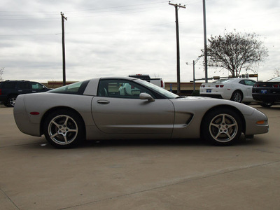 chevrolet corvette 2000 lt  gray hatchback gasoline v8 rear wheel drive automatic 75087