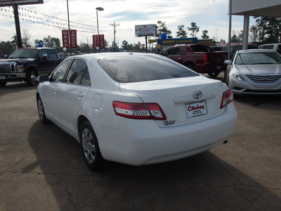 toyota camry 2011 white sedan gasoline 4 cylinders front wheel drive automatic 77657