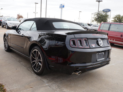 ford mustang 2013 black 2dr conv gt premium gasoline 8 cylinders rear wheel drive not specified 75070