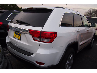 jeep grand cherokee 2013 white suv laredo x gasoline 6 cylinders 4 wheel drive 5 spd automatic 07730