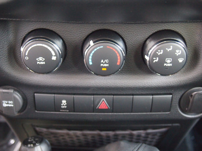 jeep wrangler 2013 silver suv sport gasoline 6 cylinders 4 wheel drive manual 77388