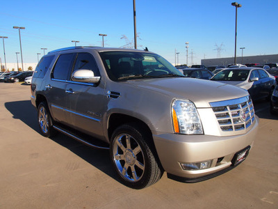 cadillac escalade 2008 gold suv gasoline 8 cylinders all whee drive 6 speed automatic 75007