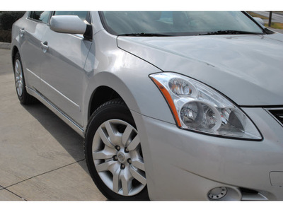 nissan altima 2010 silver sedan 2 5 s gasoline 4 cylinders front wheel drive automatic 78233