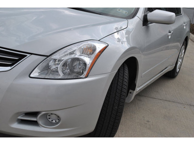 nissan altima 2010 silver sedan 2 5 s gasoline 4 cylinders front wheel drive automatic 78233