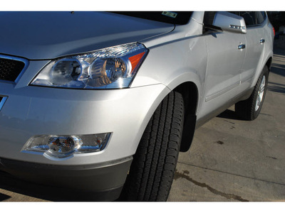 chevrolet traverse 2012 silver suv lt gasoline 6 cylinders front wheel drive automatic 78233