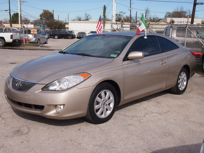 toyota camry solara 2004 beige coupe se gasoline 4 cylinders front wheel drive automatic with overdrive 77020
