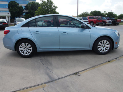 chevrolet cruze 2011 lt  blue sedan ls gasoline 4 cylinders front wheel drive automatic 78130