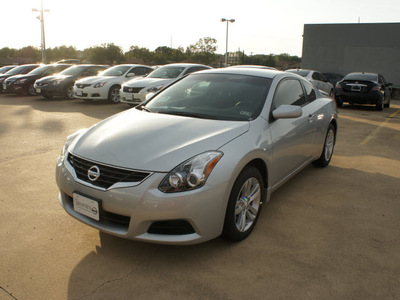 nissan altima 2013 silver coupe 2 5 s gasoline 4 cylinders front wheel drive cont  variable trans  75150