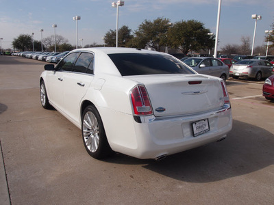 chrysler 300 2011 off white sedan c 8 cylinders automatic 75093