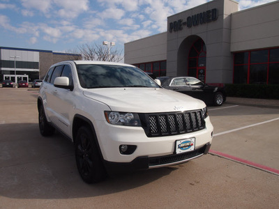 jeep grand cherokee 2012 white suv laredo x 8 cylinders automatic 75093