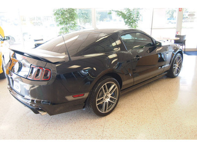 ford mustang 2013 black coupe boss 302 gasoline 8 cylinders rear wheel drive 6 speed manual 77074