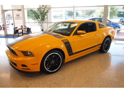 ford mustang 2013 yellow coupe boss 302 gasoline 8 cylinders rear wheel drive 6 speed manual 77074