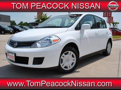 nissan versa 2012 white hatchback gasoline 4 cylinders front wheel drive automatic with overdrive 77090