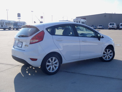 ford fiesta 2011 white hatchback se gasoline 4 cylinders front wheel drive automatic 62708