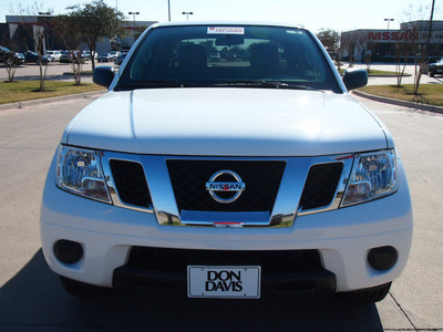 nissan frontier 2012 white sv v6 6 cylinders automatic 76018