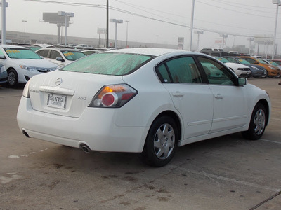 nissan altima 2011 white sedan 2 5 s 4 cylinders shiftable automatic 77074