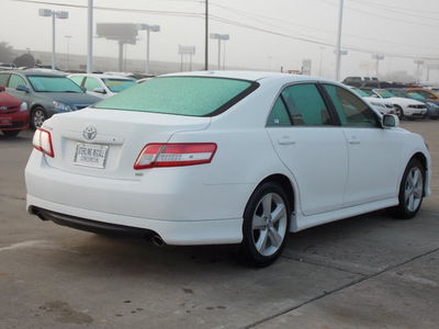 toyota camry 2011 white sedan se 4 cylinders automatic 77074