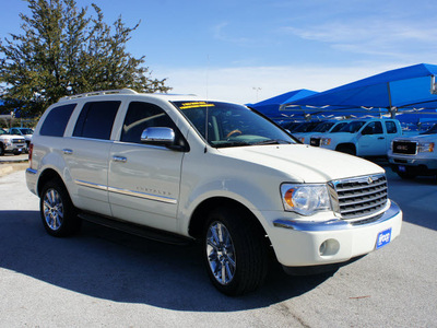 chrysler aspen 2007 white suv limited gasoline 8 cylinders rear wheel drive 5 speed automatic 76210