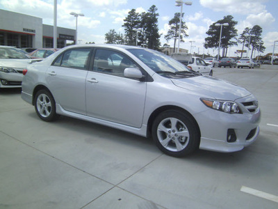 toyota corolla 2013 classic silver sedan s gasoline 4 cylinders front wheel drive automatic 75569