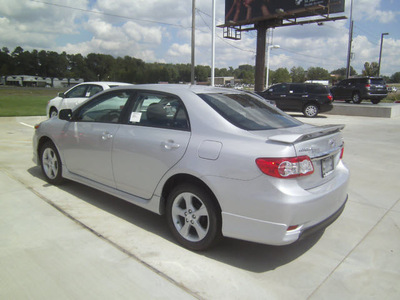 toyota corolla 2013 classic silver sedan s gasoline 4 cylinders front wheel drive automatic 75569