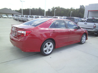 toyota camry 2012 red sedan se gasoline 4 cylinders front wheel drive automatic 75569