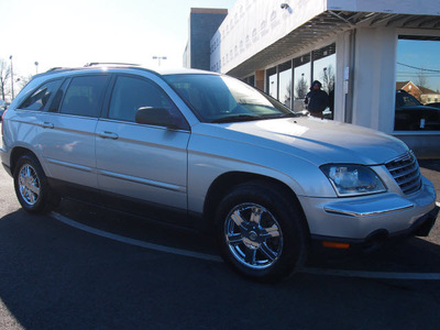 chrysler pacifica 2005 bright silver metal suv touring gasoline 6 cylinders all whee drive autostick 07701