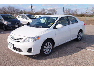 toyota corolla 2013 white sedan le gasoline 4 cylinders front wheel drive automatic 77074