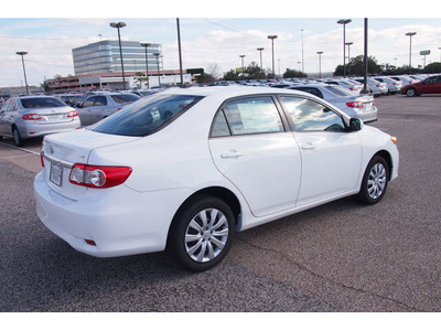 toyota corolla 2013 white sedan le gasoline 4 cylinders front wheel drive automatic 77074