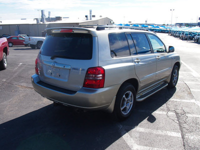 toyota highlander 2003 gold suv limited gasoline 6 cylinders all whee drive automatic 76234