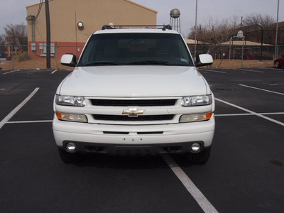 chevrolet suburban 1500 2005 white suv z71 flex fuel 8 cylinders rear wheel drive automatic 76234