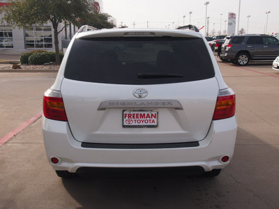 toyota highlander 2010 white suv base gasoline 6 cylinders front wheel drive automatic 76053