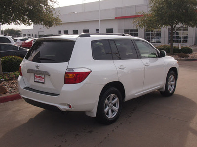 toyota highlander 2010 white suv base gasoline 6 cylinders front wheel drive automatic 76053