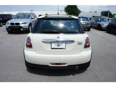 mini cooper 2012 off white hatchback gasoline 4 cylinders front wheel drive automatic 78729