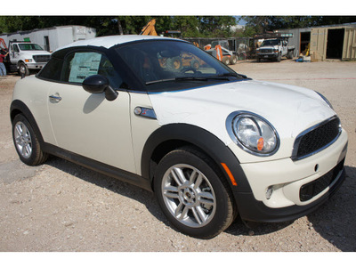 mini cooper 2013 white coupe s gasoline 4 cylinders front wheel drive 6 speed manual 78729