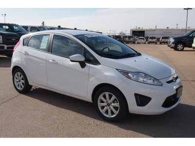 ford fiesta 2011 white hatchback se gasoline 4 cylinders front wheel drive automatic 73703