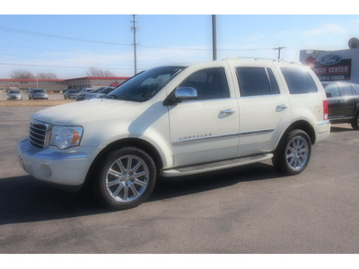 chrysler aspen 2008 white suv limited gasoline 8 cylinders 2 wheel drive automatic 73703