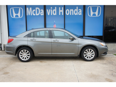 chrysler 200 2012 dk  gray sedan touring gasoline 4 cylinders front wheel drive not specified 77034