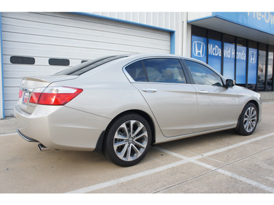 honda accord 2013 lt  gray sedan sport gasoline 4 cylinders front wheel drive not specified 77034