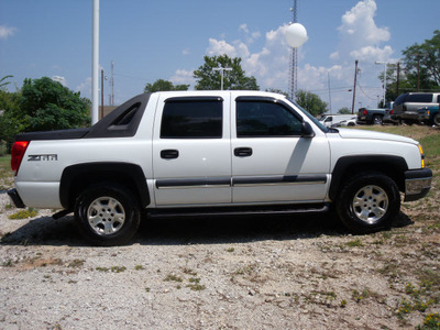 chevrolet avalanche 2004 white 1500 gasoline 8 cylinders rear wheel drive automatic 75606