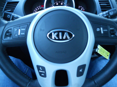 kia soul 2012 lt  gray hatchback soul gasoline 4 cylinders front wheel drive automatic 75606
