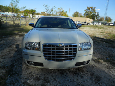 chrysler 300 2010 white sedan touring gasoline 6 cylinders rear wheel drive automatic 75606