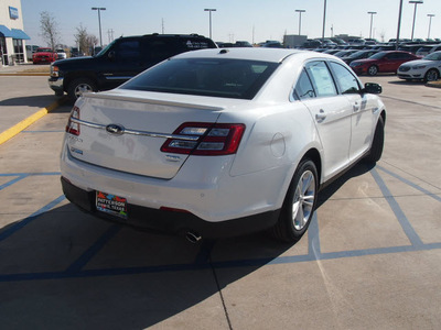 ford taurus 2013 white sedan sel gasoline 4 cylinders front wheel drive 6 speed automatic 76230