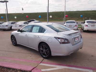 nissan maxima 2013 silver sedan 3 5 sv gasoline 6 cylinders front wheel drive automatic 76116