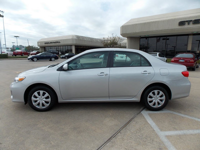 toyota corolla 2011 silver sedan le gasoline 4 cylinders front wheel drive automatic with overdrive 77074