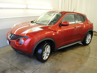 nissan juke 2011 red sv gasoline 4 cylinders all whee drive automatic 44060