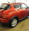 nissan juke 2011 red sv gasoline 4 cylinders all whee drive automatic 44060
