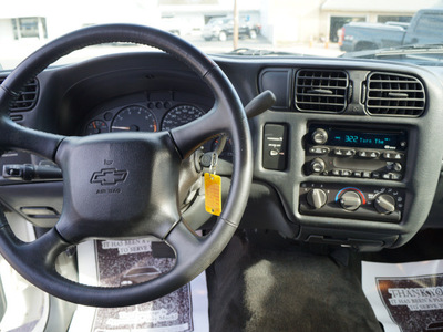 chevrolet s 10 2003 white pickup truck ls flex fuel 4 cylinders rear wheel drive automatic 27591