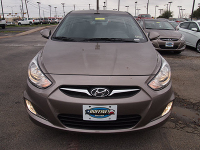 hyundai accent 2013 brown hatchback se gasoline 4 cylinders front wheel drive automatic 75075